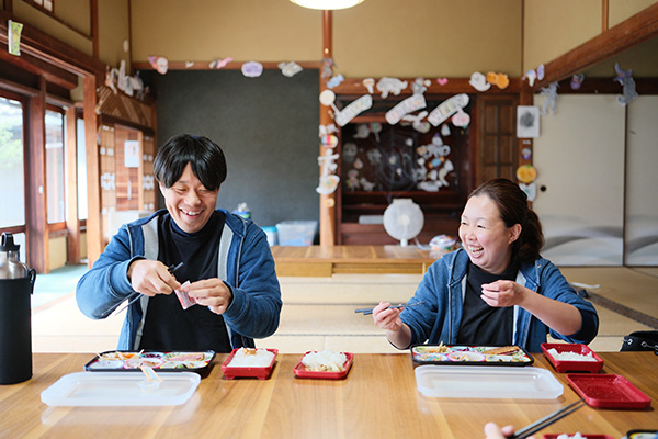 スタッフとお昼ごはん